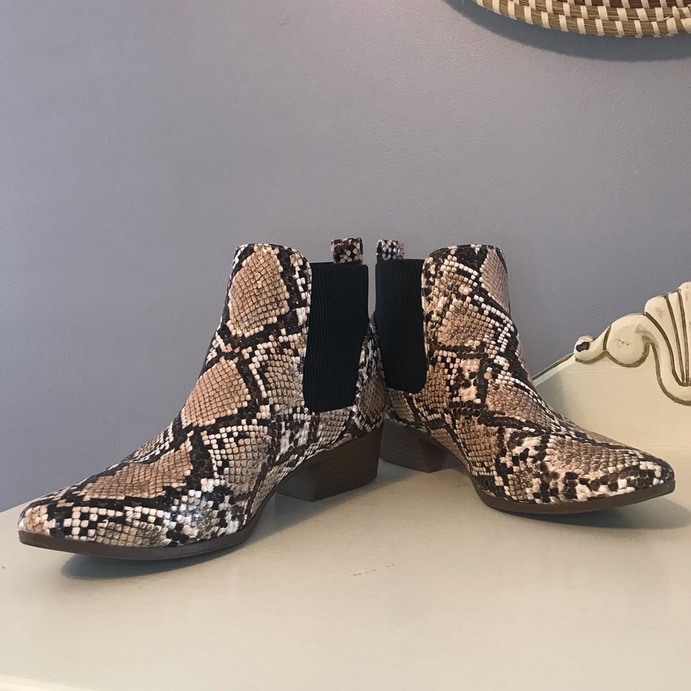 Qupid Snakeskin Booties 6